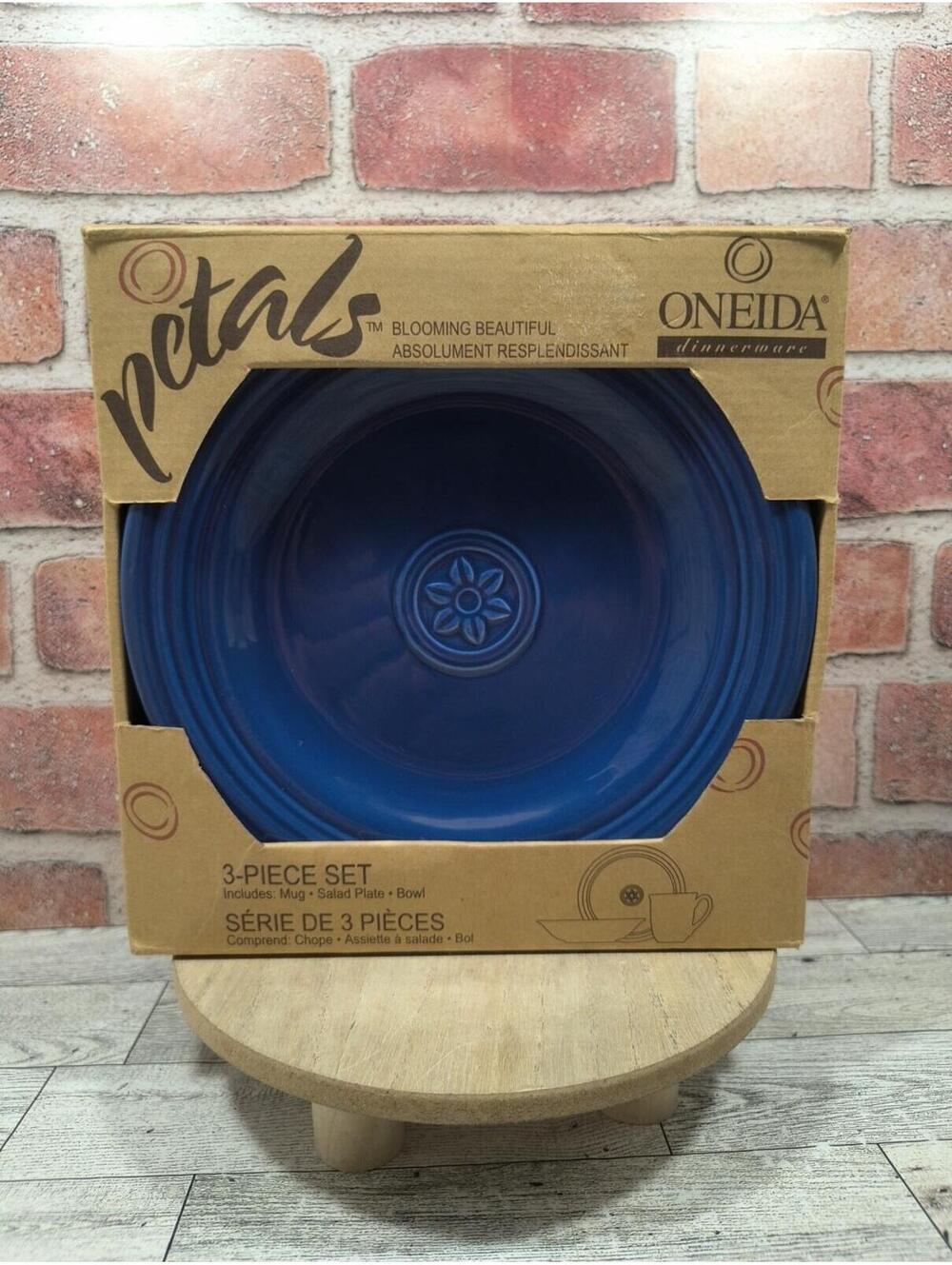 1999 Oneida Dinnerware 3 Piece Set Petals Blue Bell Salad Plate Mug Bowl NIB